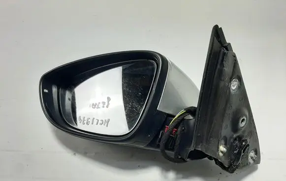 Volkswagen Jetta VI Front door electric wing mirror 5C8857501