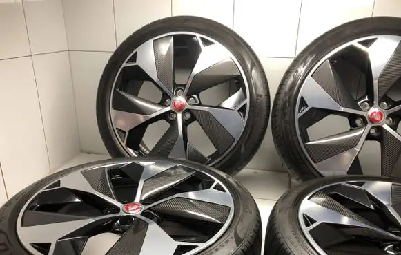 Jaguar F-Pace R22 alloy rim 