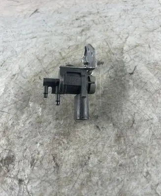 Audi A8 S8 D3 4E Vacuum valve 1J0906283C