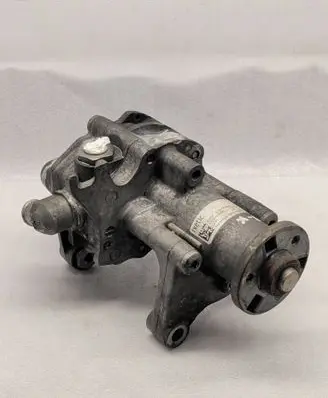 BMW X6 E71 Power steering pump 678100902 LH2113704