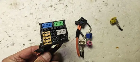 Audi A1 Sound system wiring loom 8X0035444 8X0035193