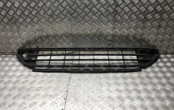 Volkswagen Golf VII Front bumper lower grill 5G0853677L