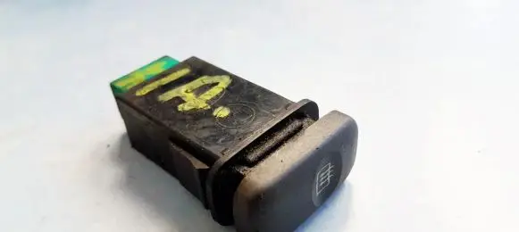 KIA Carnival Windscreen/window heater switch UED