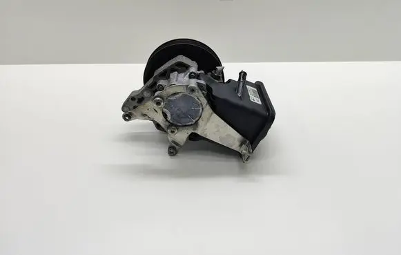 BMW 5 E60 E61 Power steering pump 7787106 6761876 676187601
