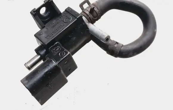 Volkswagen Golf VI Turbo solenoid valve 06F906283F 70047004