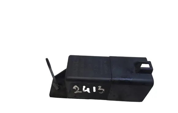 Volvo V70 Glow plug pre-heat relay 0281003047