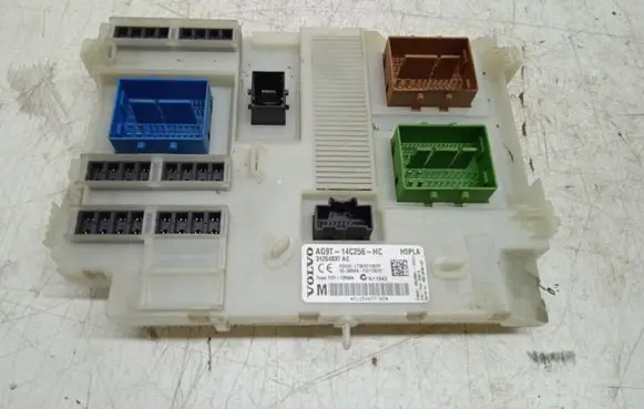 Volvo V70 Fuse module 31254837