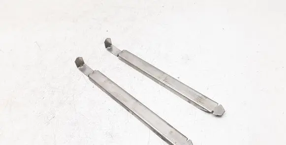Volvo V50 Headlight/headlamp mounting bracket 