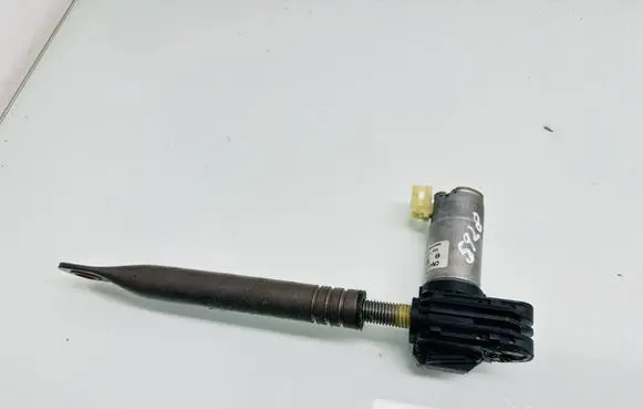 Mercedes-Benz B W246 W242 Seat adjustment motor 0390204078