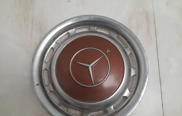 Mercedes-Benz 250 280 W108 R14 wheel hub/cap/trim A1.5