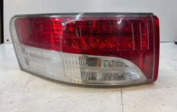 Toyota Avensis Verso Rear/tail lights 08051 0520