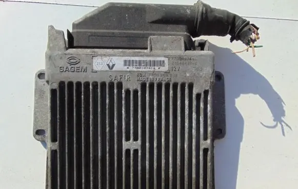 Renault Kangoo I Engine control unit/module 7700868293