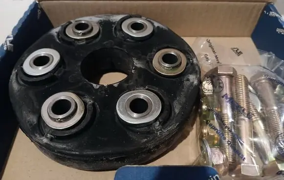 Mercedes-Benz E W124 Rear prop shaft donut coupling/joint A1244100815 040074026045 0140410009