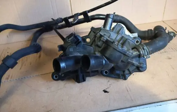 Volkswagen Golf VII Water pump ET04C121042C