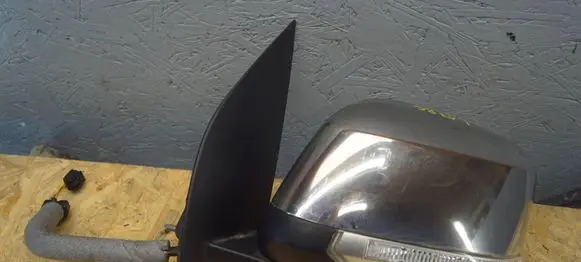 Nissan Navara D40 Front door electric wing mirror 