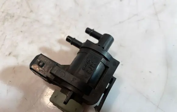 Audi A6 S6 C5 4B Turbo solenoid valve 1J0906283A