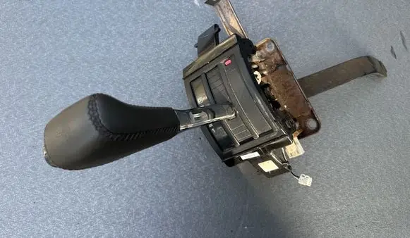 Nissan Patrol Y61 Gear shifter/selector 34901VC170 34901VC900 34910VB510
