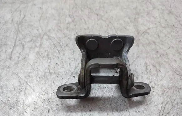 Mitsubishi L200 Rear door upper hinge 