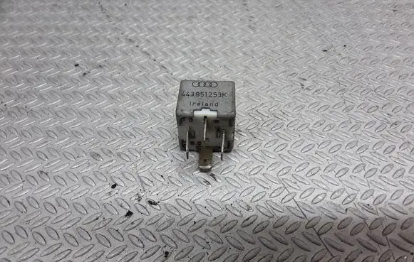 Volkswagen PASSAT B5 Other relay 443951253K