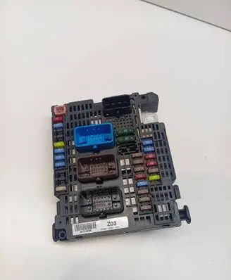 Peugeot 3008 II Fuse module 9813136780