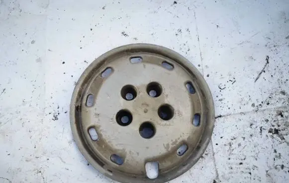 Iveco Daily 35.8 - 9 R15 wheel hub/cap/trim 500330395