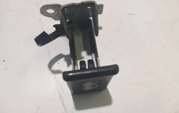 Honda CR-V Engine bonnet (hood) release handle