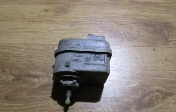 Headlight level adjustment motor