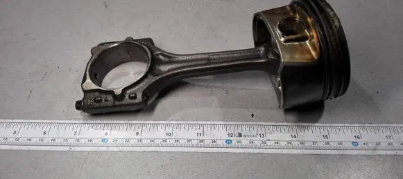 Volkswagen PASSAT B6 Piston with connecting rod