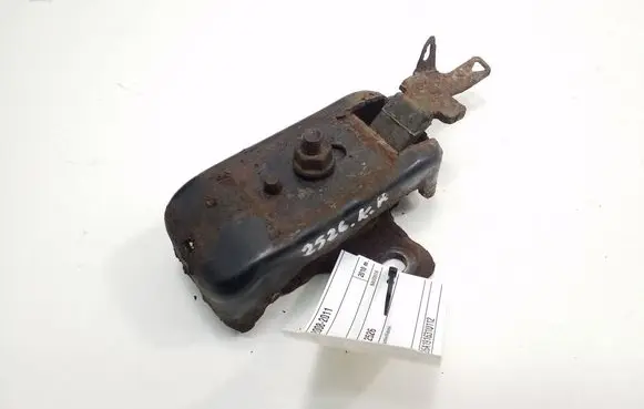 Engine mount bracket
