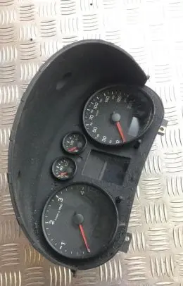Audi A2 Speedometer (instrument cluster) 8z0920900