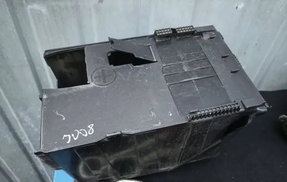 Citroen C4 I Battery box tray 9663615380 M04010A100