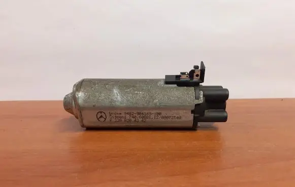 Mercedes-Benz S W220 Seat adjustment motor 10015 A2208204342