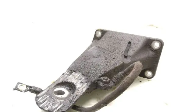 BMW 5 E60 E61 Engine mounting bracket 6761150