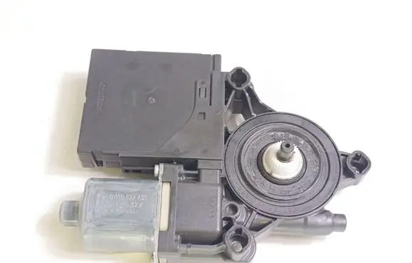 Volkswagen PASSAT B7 Front door window regulator motor 3C0959793C 0130822451