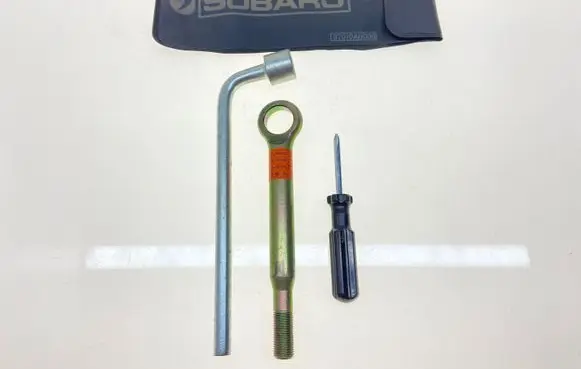 Subaru Legacy Tool set 97010AG000