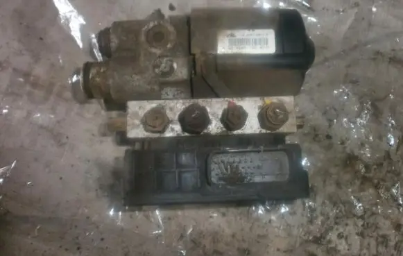 Renault Megane I ABS Pump 10094505003 10045708283