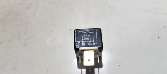 Audi A4 S4 B5 8D Other relay 899511000 443951253J