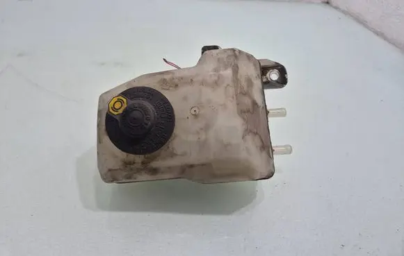 Toyota Prius (XW20) Brake fluid reservoir 13231140120