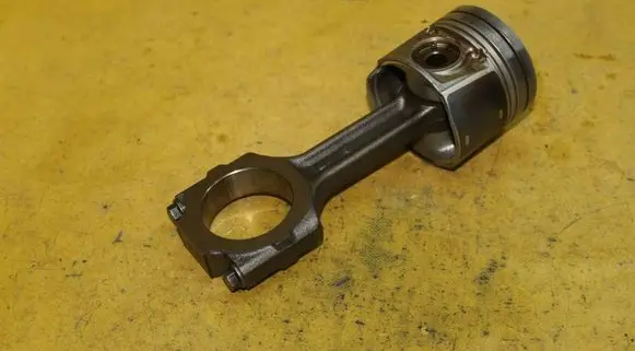 Opel Zafira B Piston with connecting rod