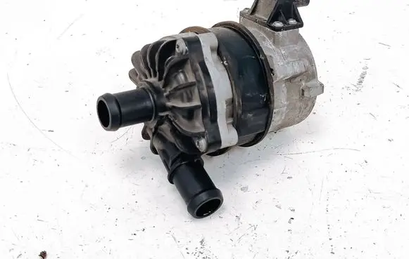 Volkswagen Jetta VI Electric auxiliary coolant/water pump 7P0965567