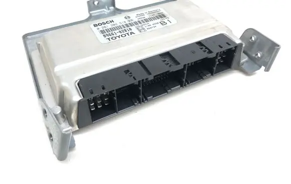 Toyota Corolla E120 E130 Engine control unit/module 0261208518 8966102B10