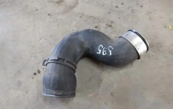 Volkswagen PASSAT B6 Engine coolant pipe/hose