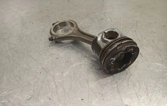 Audi Q7 4L Piston with connecting rod 059AA