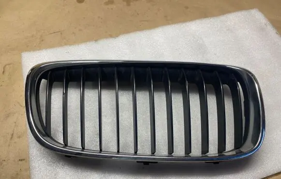 BMW 2 F46 Front grill 7300544 7379610