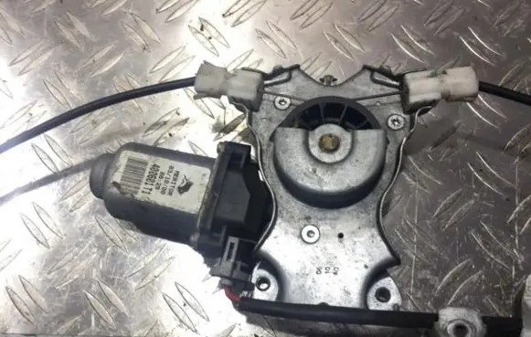 Nissan Primera Front door window regulator motor 400601T1
