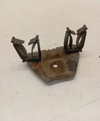 Battery bracket