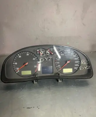 Volkswagen PASSAT B5 Speedometer (instrument cluster) 3B0920822A 110008961015