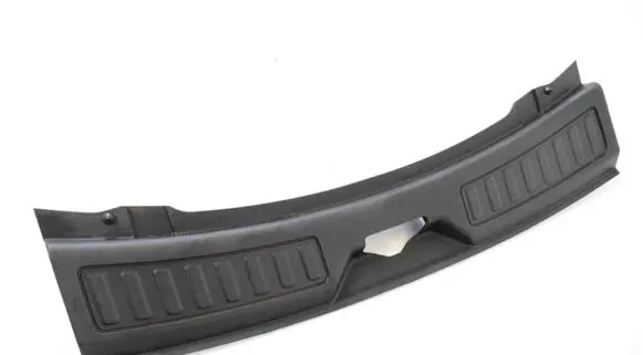 Trunk/boot sill cover protection