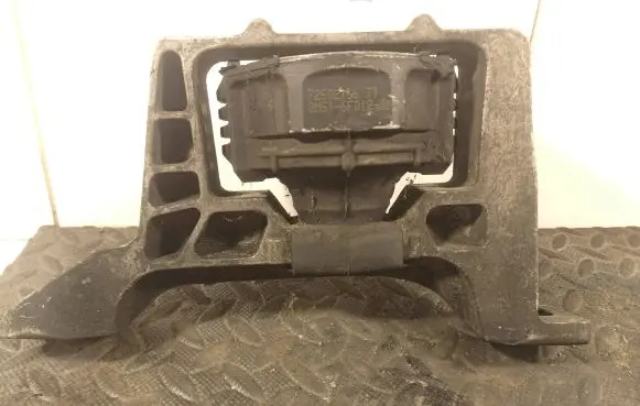 Volvo V50 Engine mount bracket 3M516F012BG 7260215