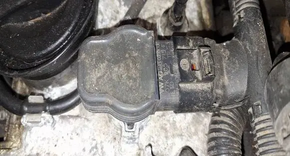Skoda Octavia Mk2 (1Z) High voltage ignition coil 07K905715F
